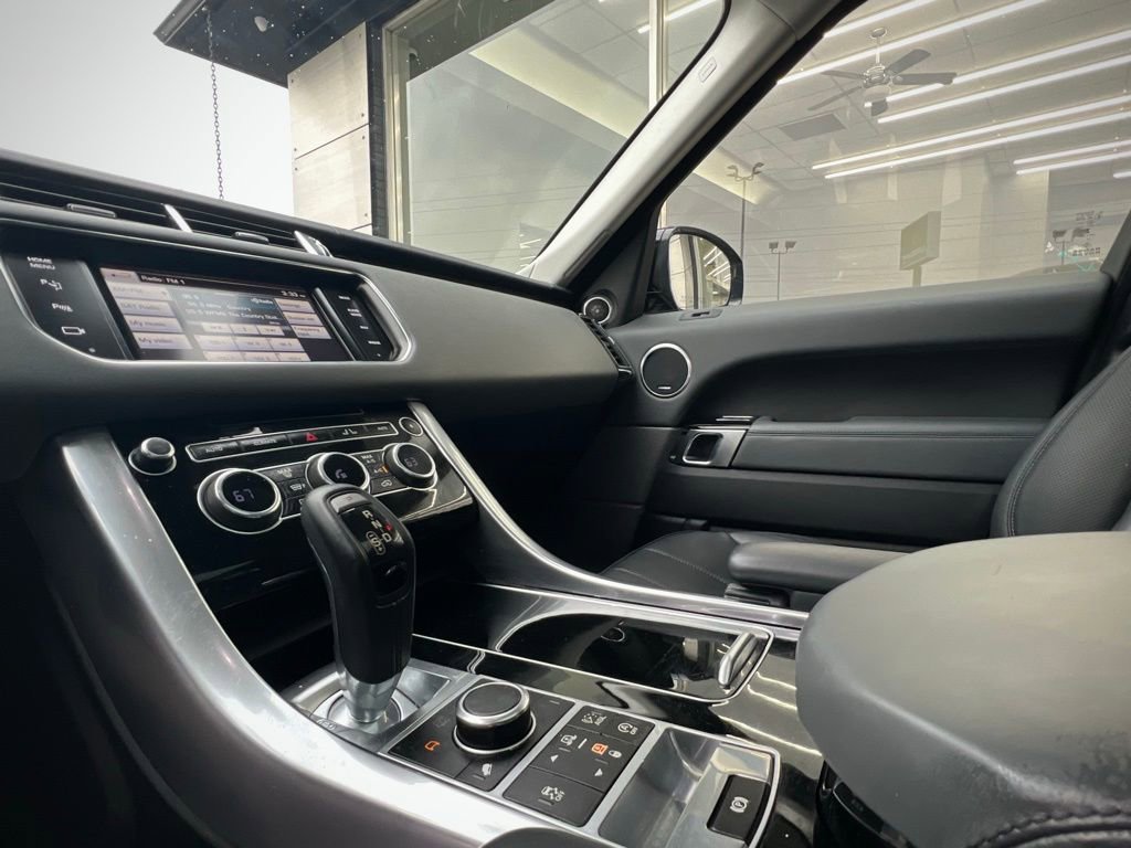 Used 2014 Land Rover Range Rover Sport HSE image 16