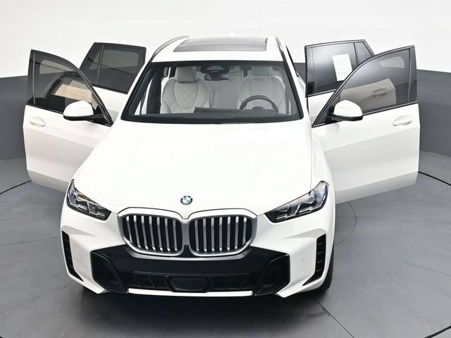 Used 2025 BMW X5 xDrive40i w/ M Sport Package AWD/4WD image 38