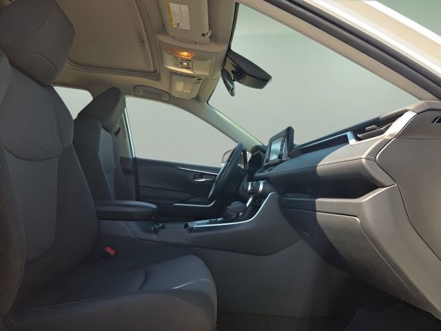 Used 2021 Toyota RAV4 XLE w/ Convenience Package image 15