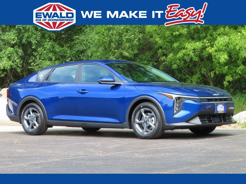 New 2025 Kia K4 LXS image 1