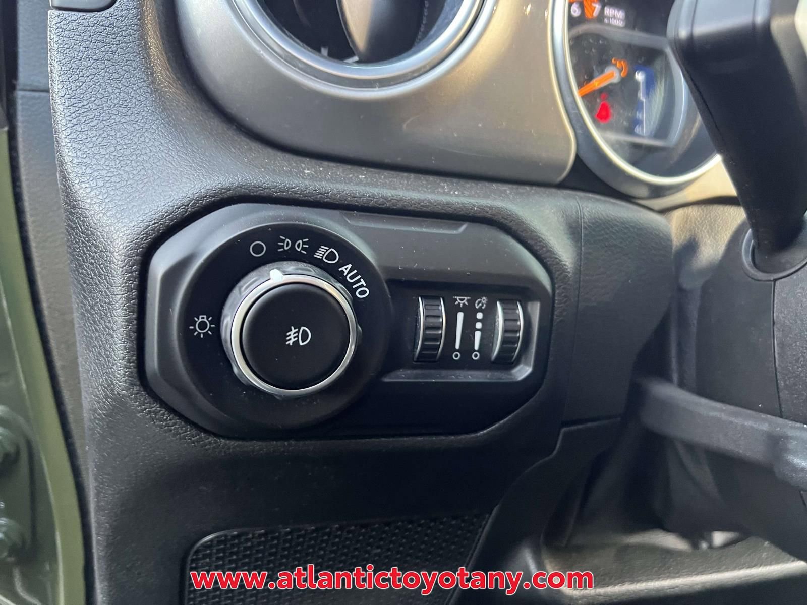 Used 2021 Jeep Wrangler Unlimited Sahara w/ Safety Group image 17
