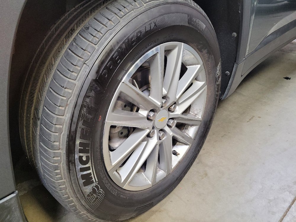 Used 2022 Chevrolet Traverse LT FWD image 31