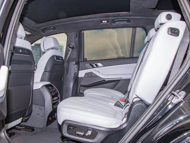 Used 2025 BMW X7 xDrive40i w/ Executive Package image 22