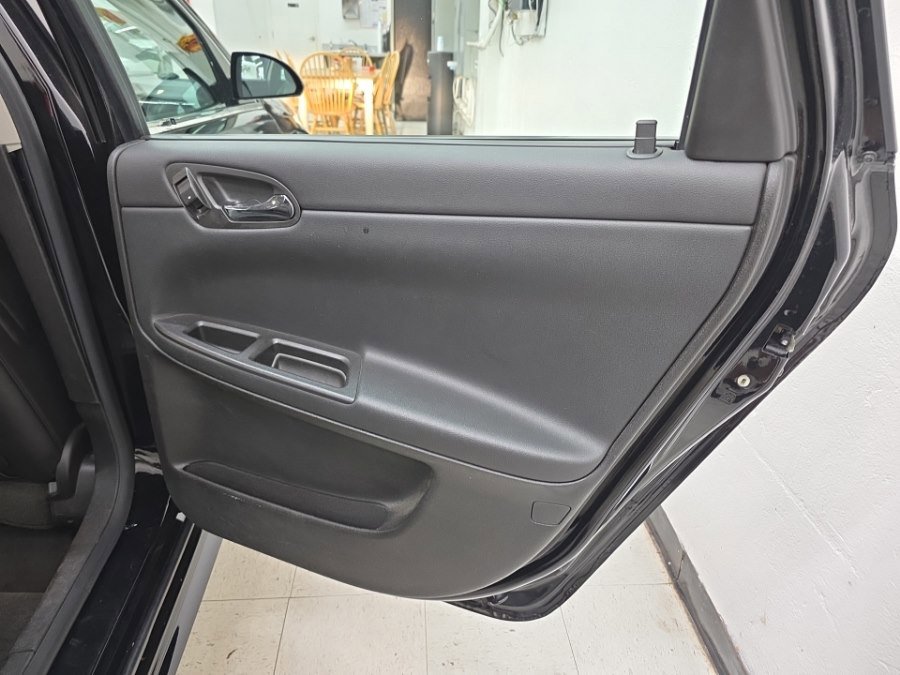 Used 2012 Chevrolet Impala LTZ FWD image 15
