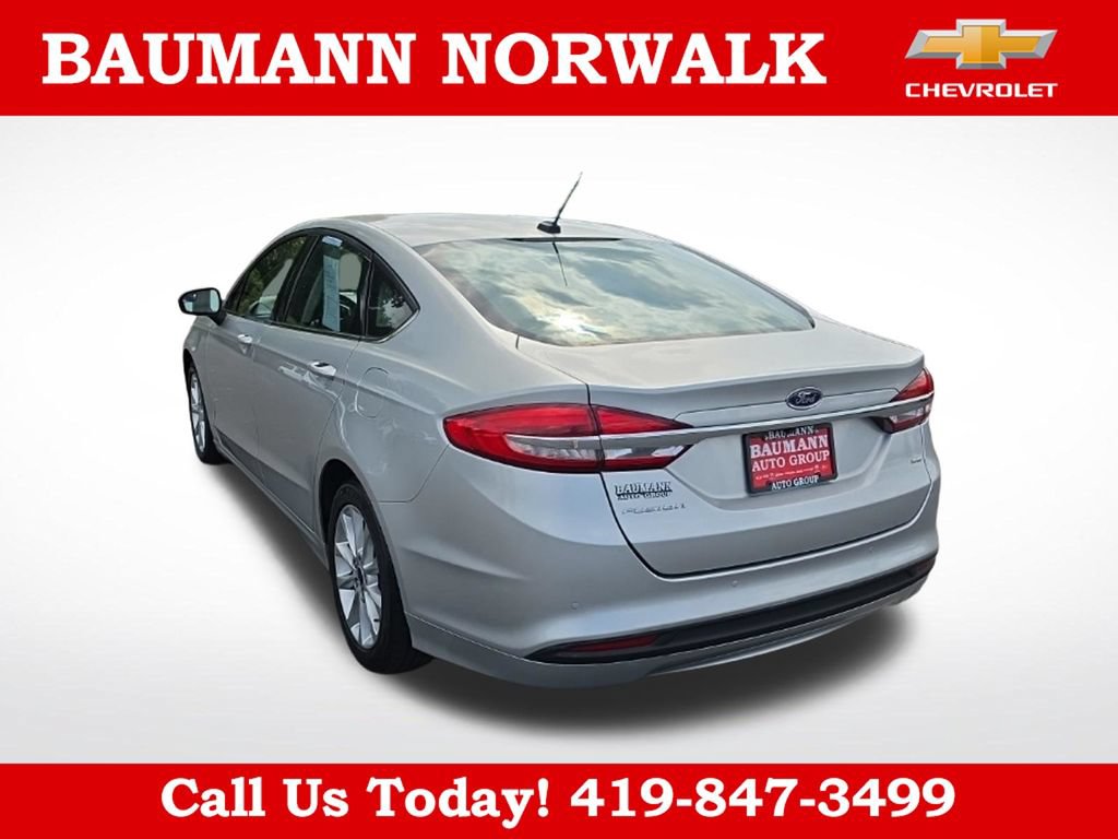 Used 2017 Ford Fusion SE w/ Fusion SE Technology Package FWD image 8