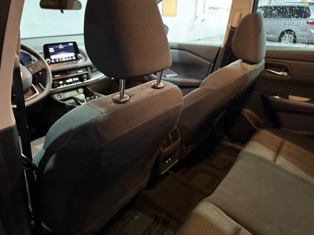 Certified 2025 Nissan Rogue SV image 28