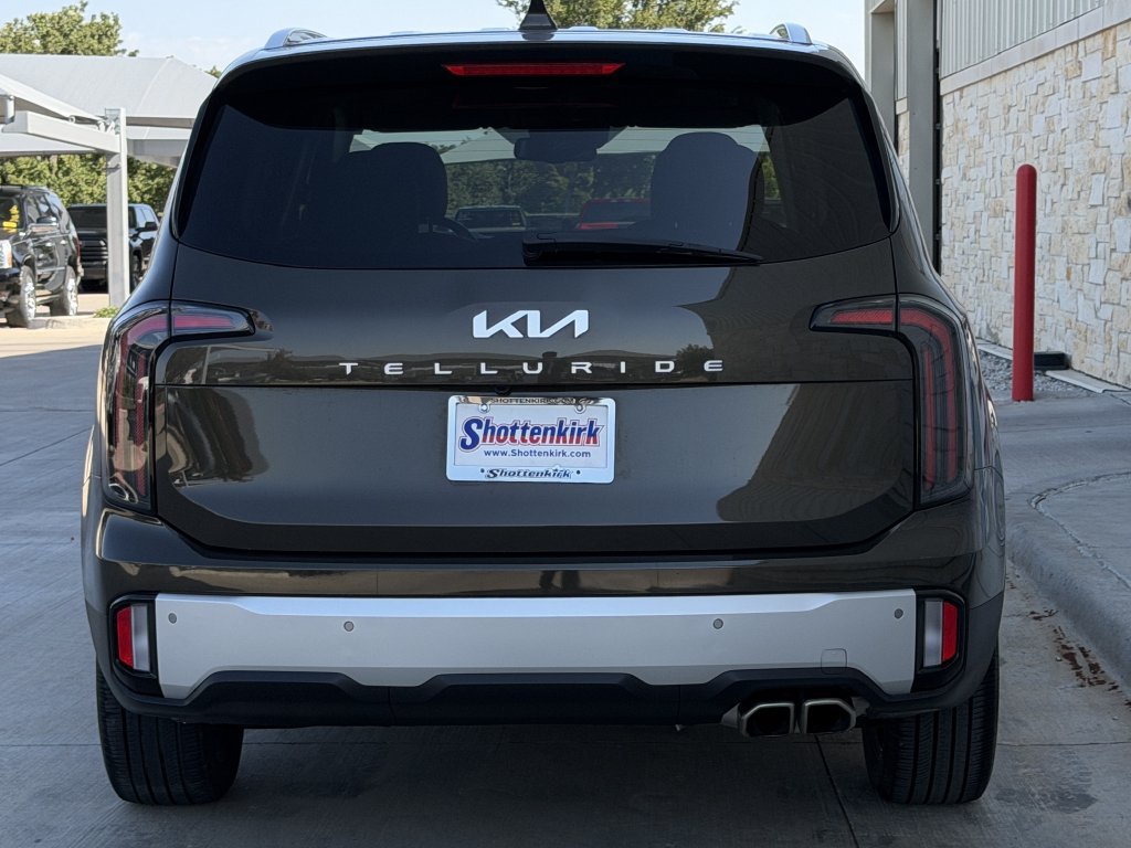 Used 2024 Kia Telluride EX w/ EX Captain's Chair Package FWD image 5