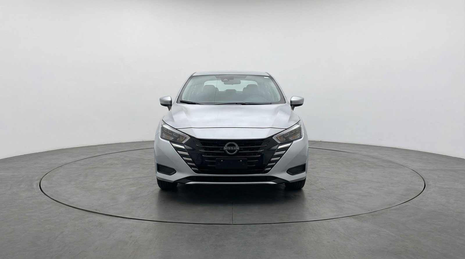 Used 2025 Nissan Versa SV image 2