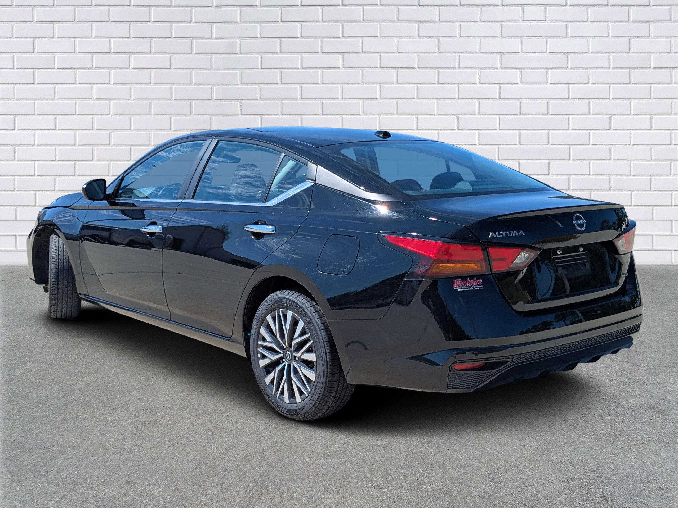 Used 2025 Nissan Altima 2.5 SV AWD/4WD image 3