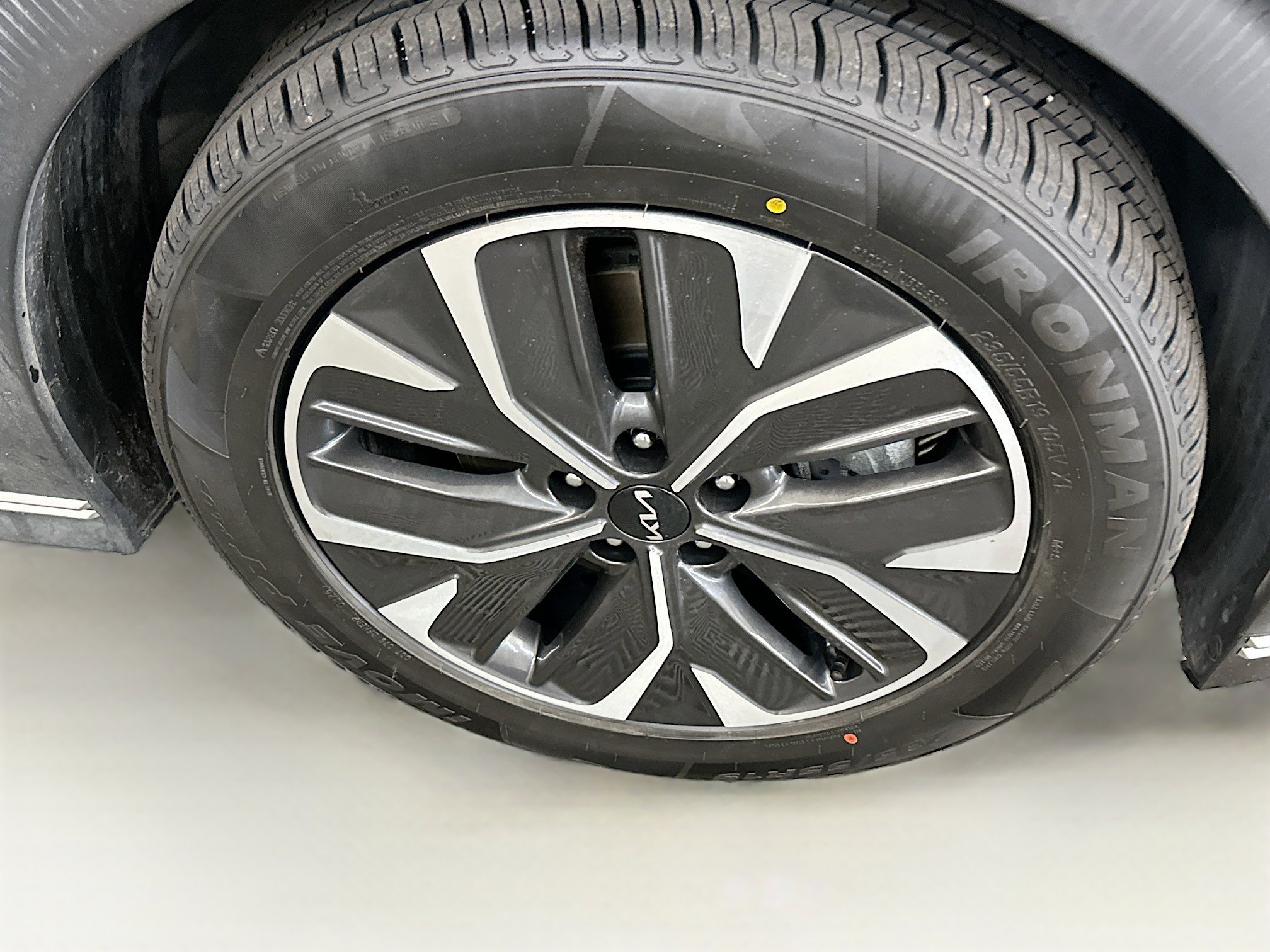 Used 2024 Kia EV6 Light AWD/4WD image 11