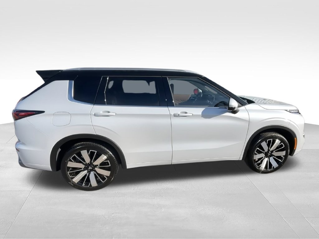 New 2026 Mitsubishi Outlander SEL FWD image 9