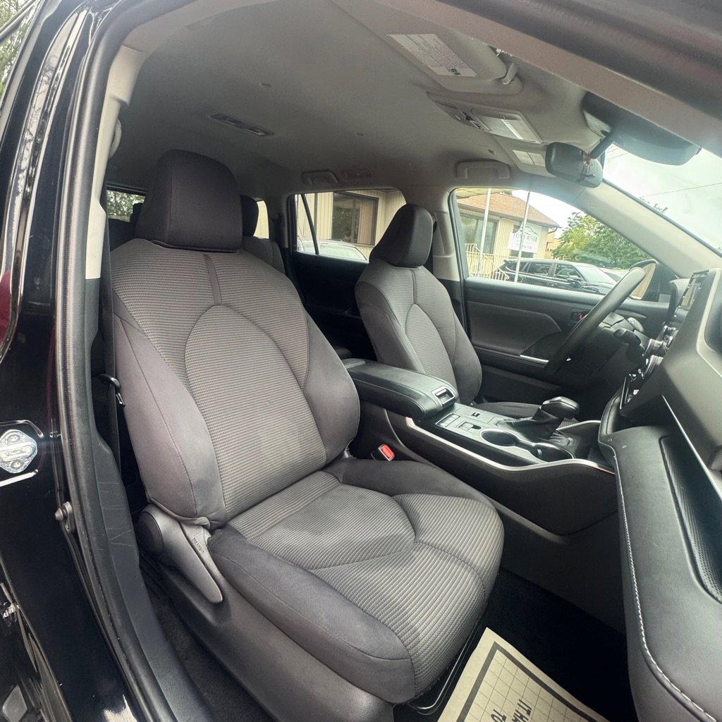 Used 2022 Toyota Highlander L image 18