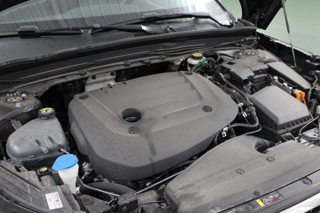 Used 2024 Volvo XC40 B5 Plus AWD/4WD image 43