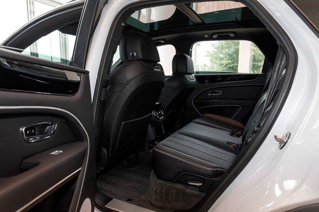 Used 2023 Bentley Bentayga AWD/4WD image 28