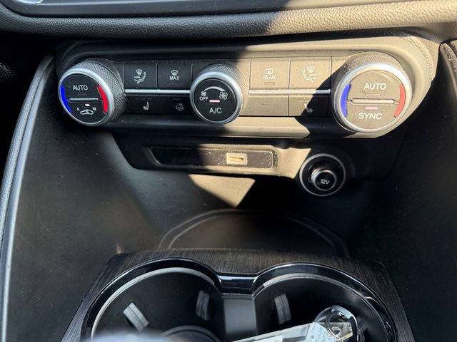 Used 2023 Alfa Romeo Giulia Sprint AWD/4WD image 20