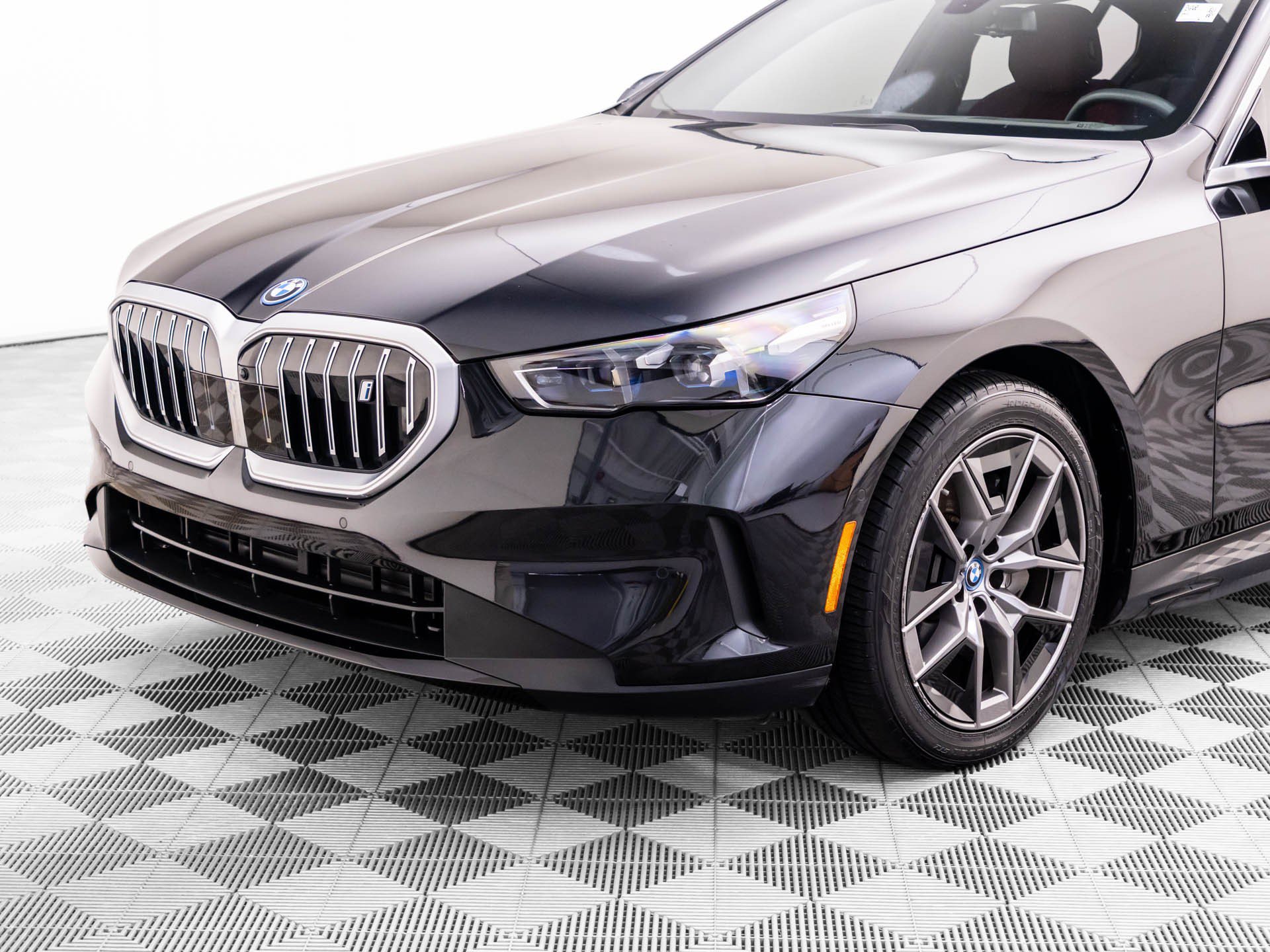 Certified 2024 BMW i5 eDrive40i w/ Premium Package RWD image 38