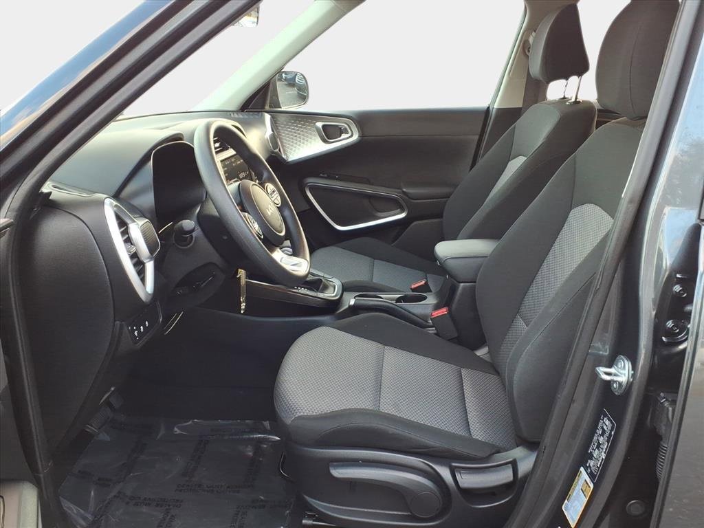 Used 2023 Kia Soul LX image 9