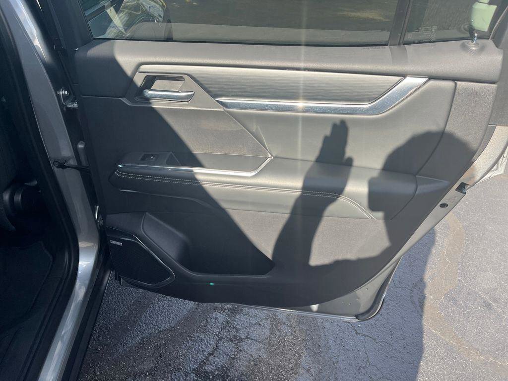 Used 2025 GMC Acadia Elevation image 23