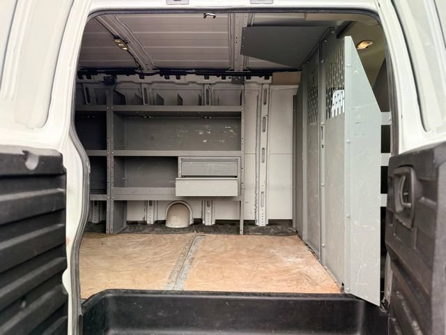 Used 2017 GMC Savana 3500 Extended RWD image 24