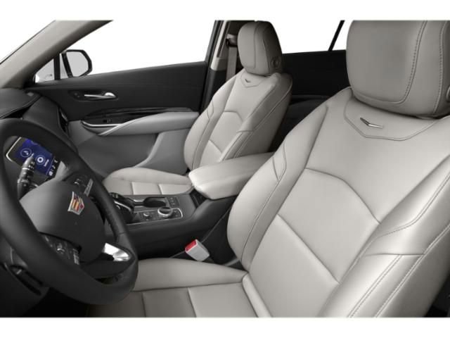 Used 2023 Cadillac XT4 Luxury w/ Cold Weather Package FWD image 9