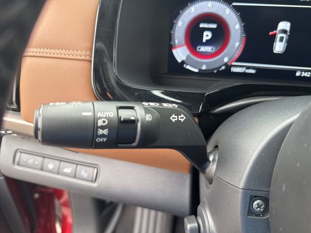 Used 2024 Nissan Pathfinder Platinum w/ Black Appearance Package image 33