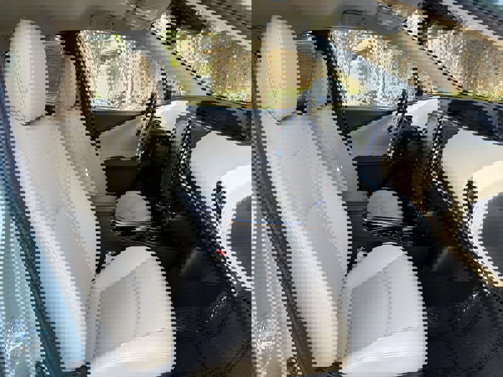 Used 2021 Toyota Prius L Eco image 33