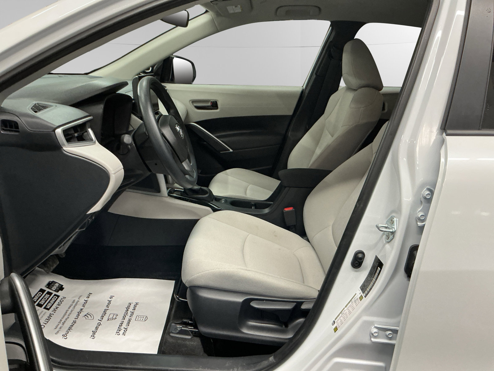 Certified 2024 Toyota Corolla Cross L image 9