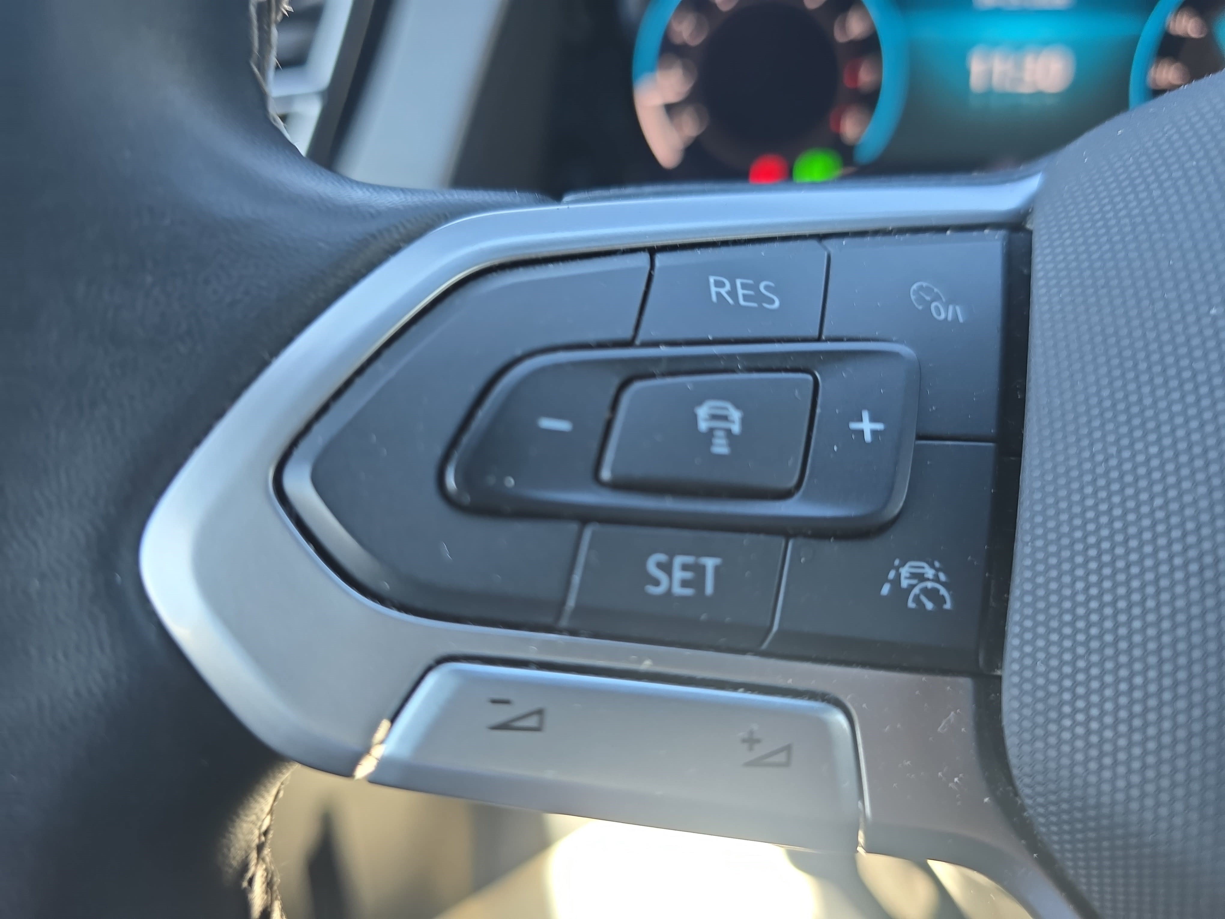 Used 2024 Volkswagen Atlas Cross Sport SE FWD image 17