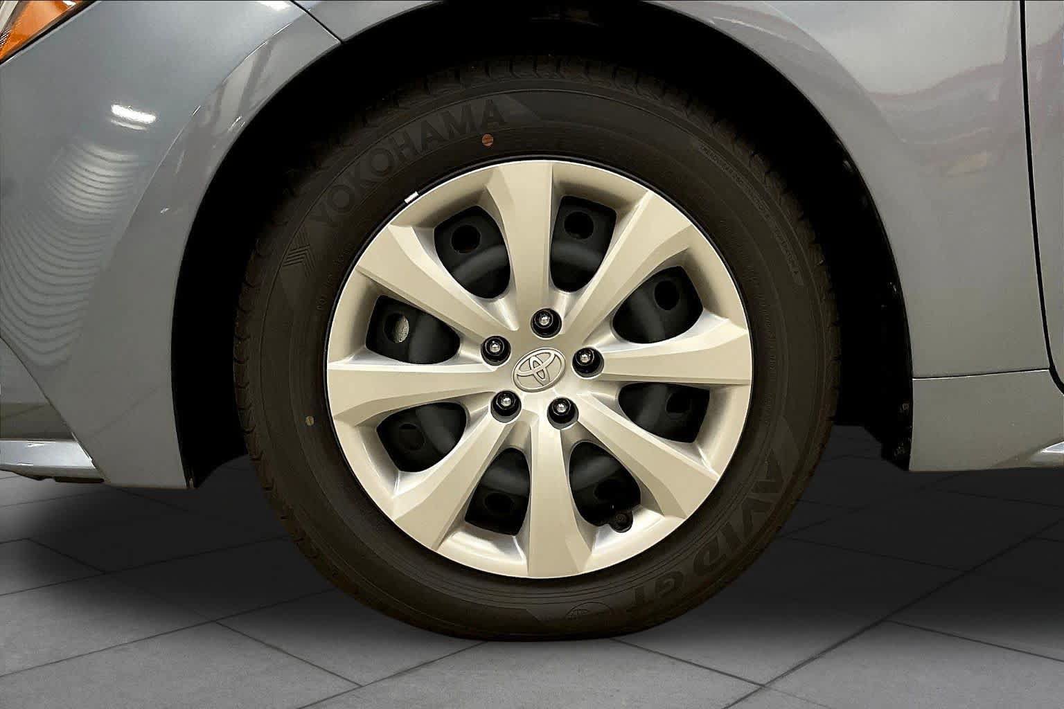 Used 2026 Toyota Corolla LE FWD image 11