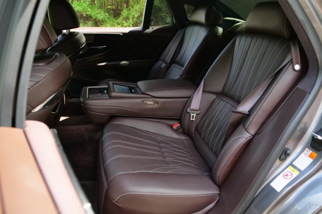 Used 2019 Lexus LS 500 w/ Luxury Package RWD image 32