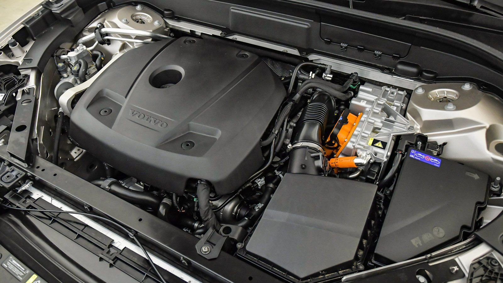 Certified 2025 Volvo XC60 T8 Core w/ Protection Package Premier image 27