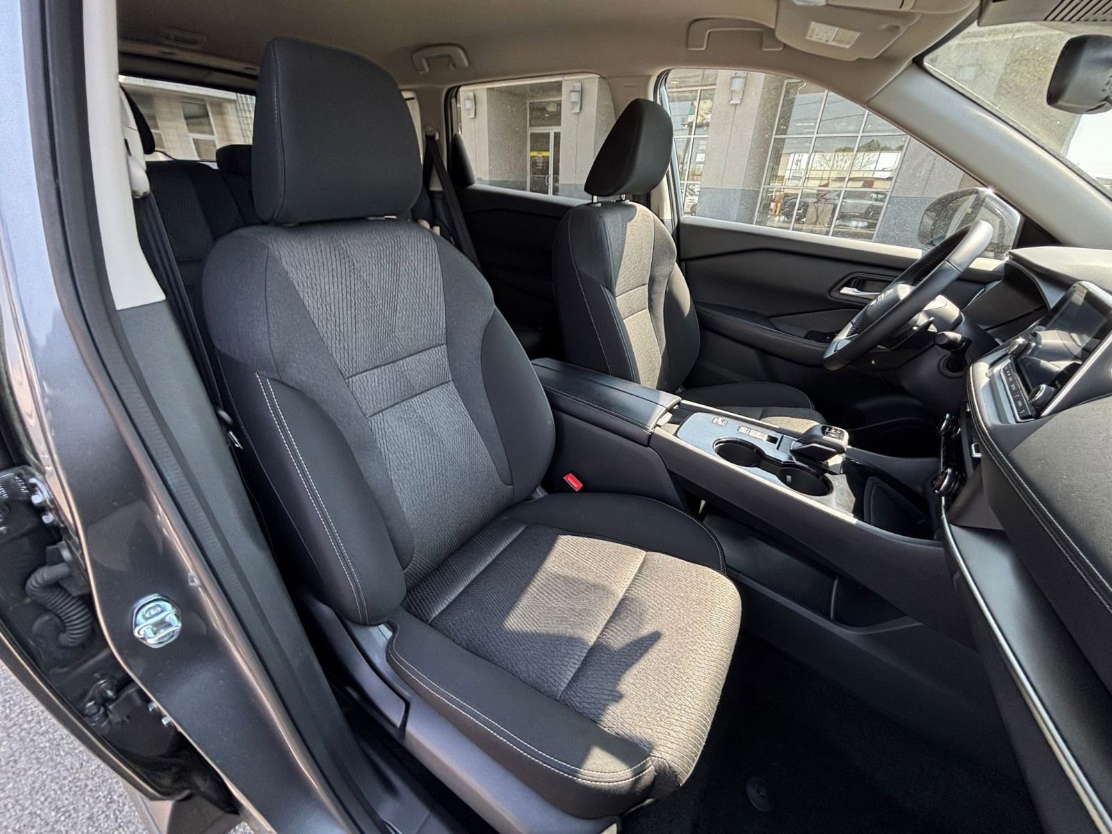 Used 2025 Nissan Rogue SV FWD image 43