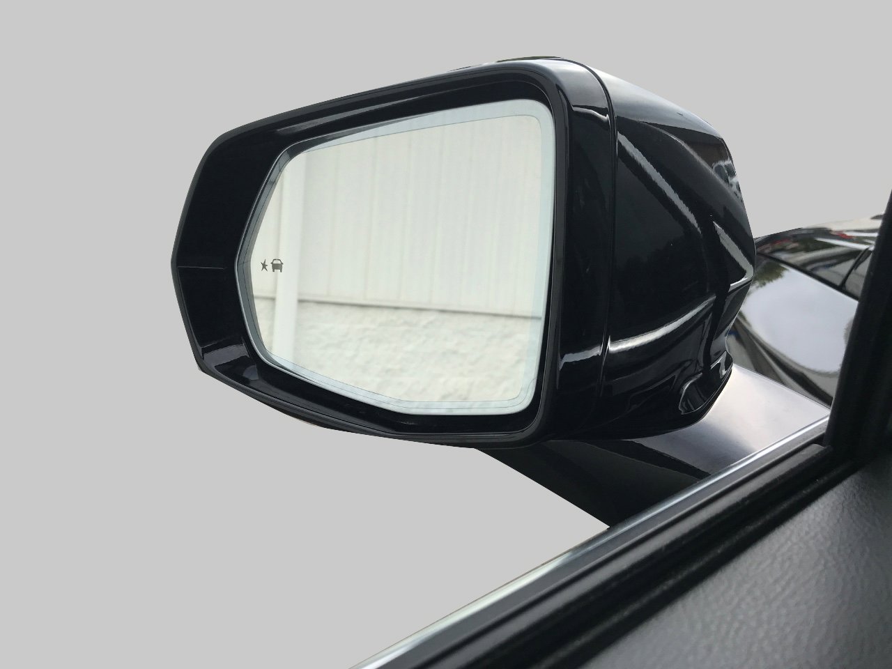 Certified 2025 Cadillac XT6 Premium Luxury image 17