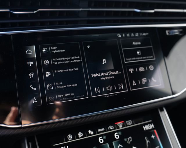 Used 2024 Audi SQ8 Prestige image 25