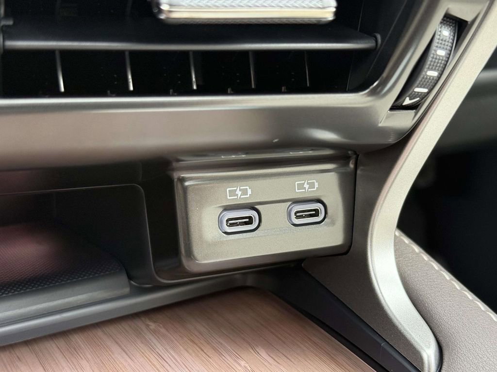 Used 2025 Lexus RX 450h Luxury image 26