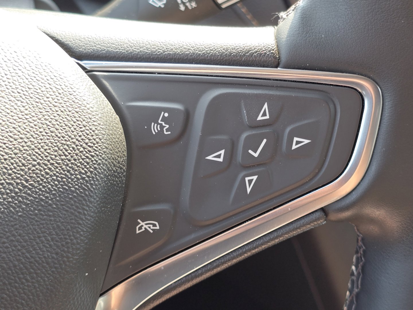 Used 2024 Chevrolet Equinox Premier image 12