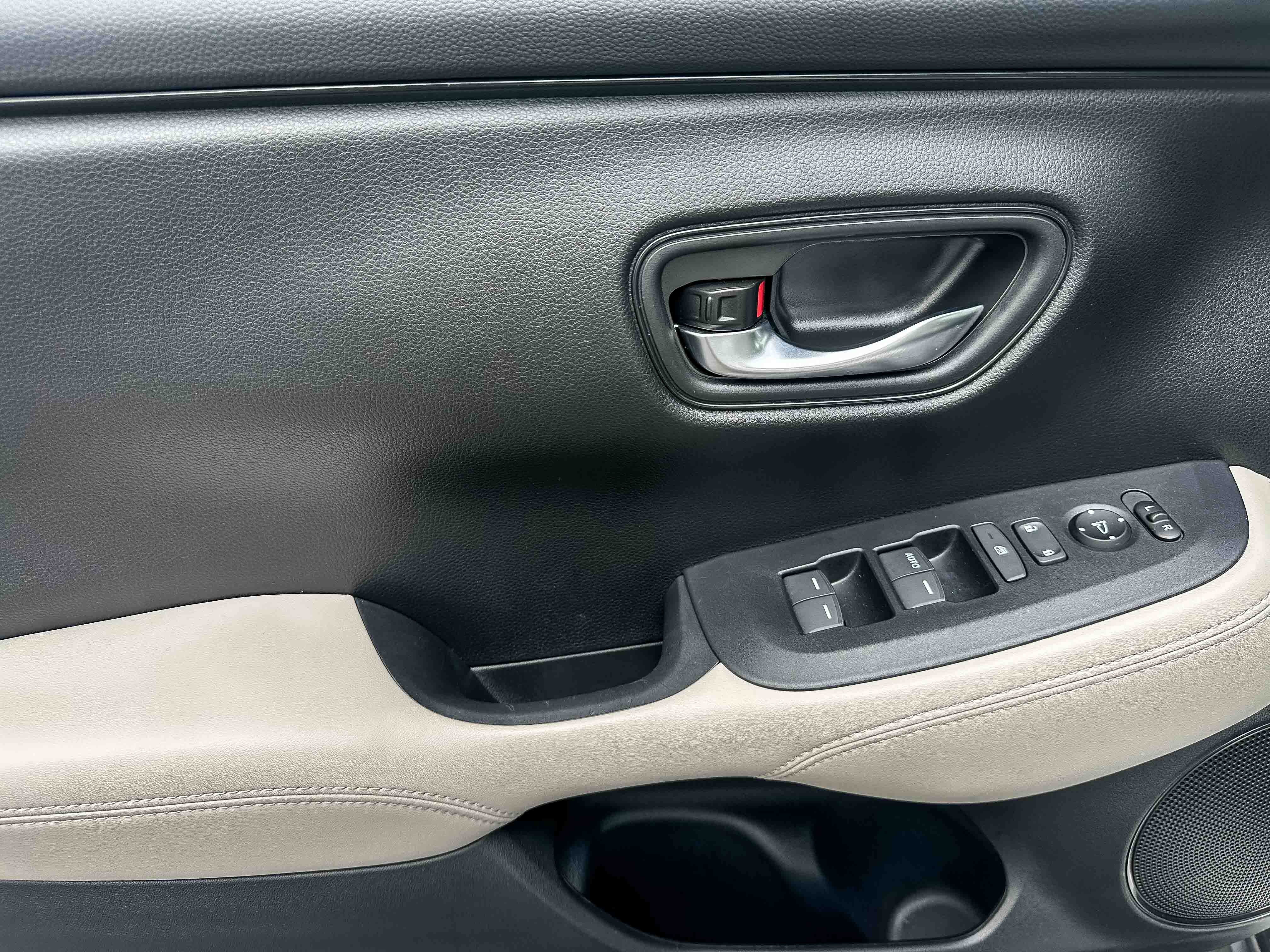 Used 2025 Honda HR-V LX image 16