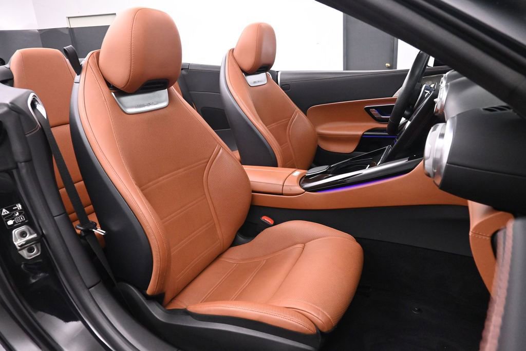 Used 2022 Mercedes-Benz SL 63 AMG 4MATIC w/ Driver Assistance Package image 21