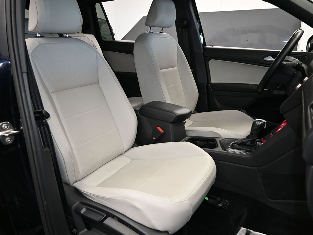 Used 2020 Volkswagen Tiguan SE R-Line image 47