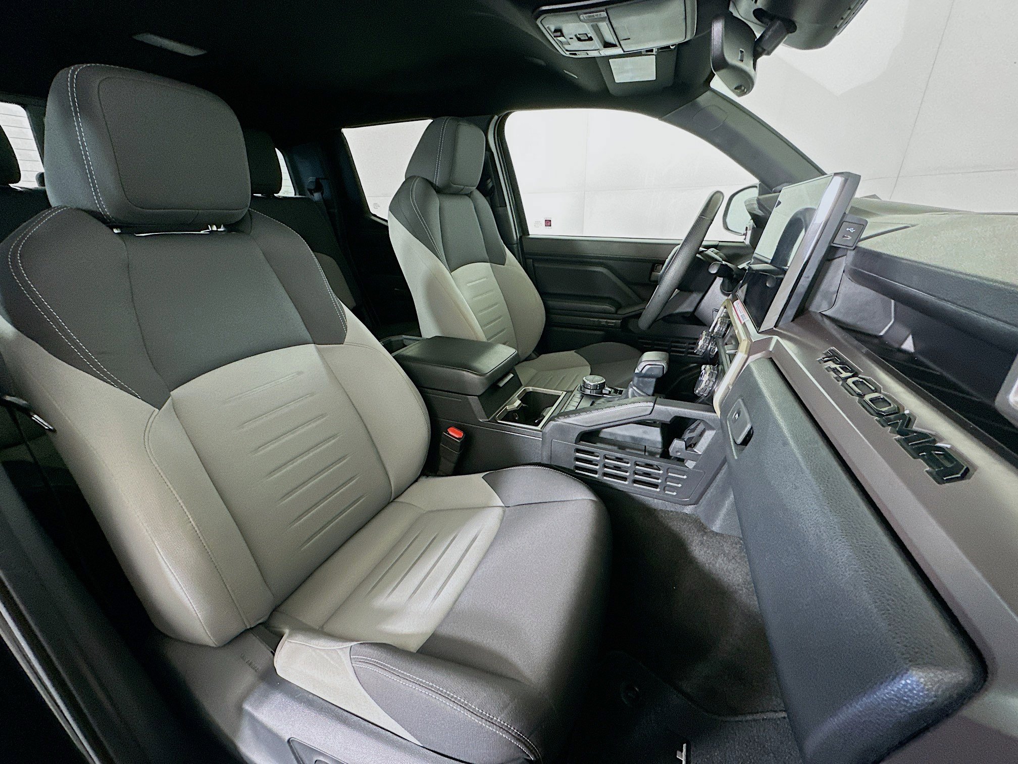 Used 2024 Toyota Tacoma TRD Sport w/ TRD Sport Upgrade Package image 30