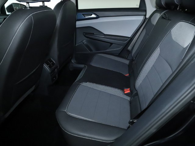 Used 2024 Volkswagen Taos SE image 14