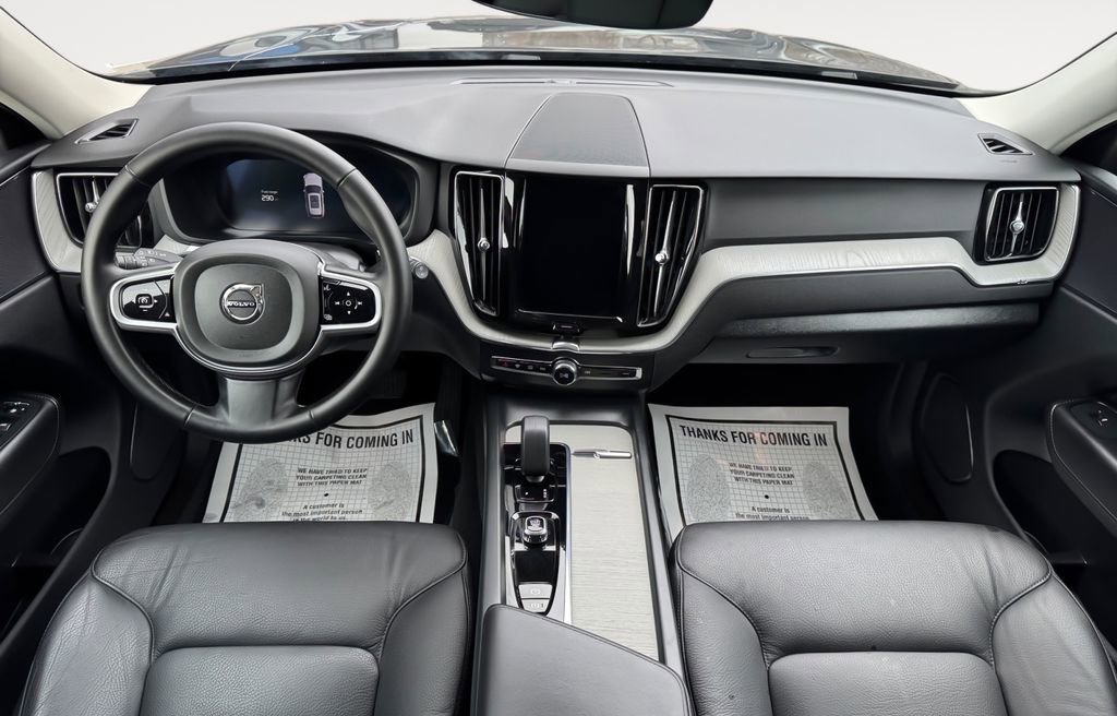 Used 2025 Volvo XC60 B5 Plus image 16
