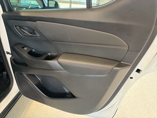 Used 2024 Chevrolet Traverse RS image 34