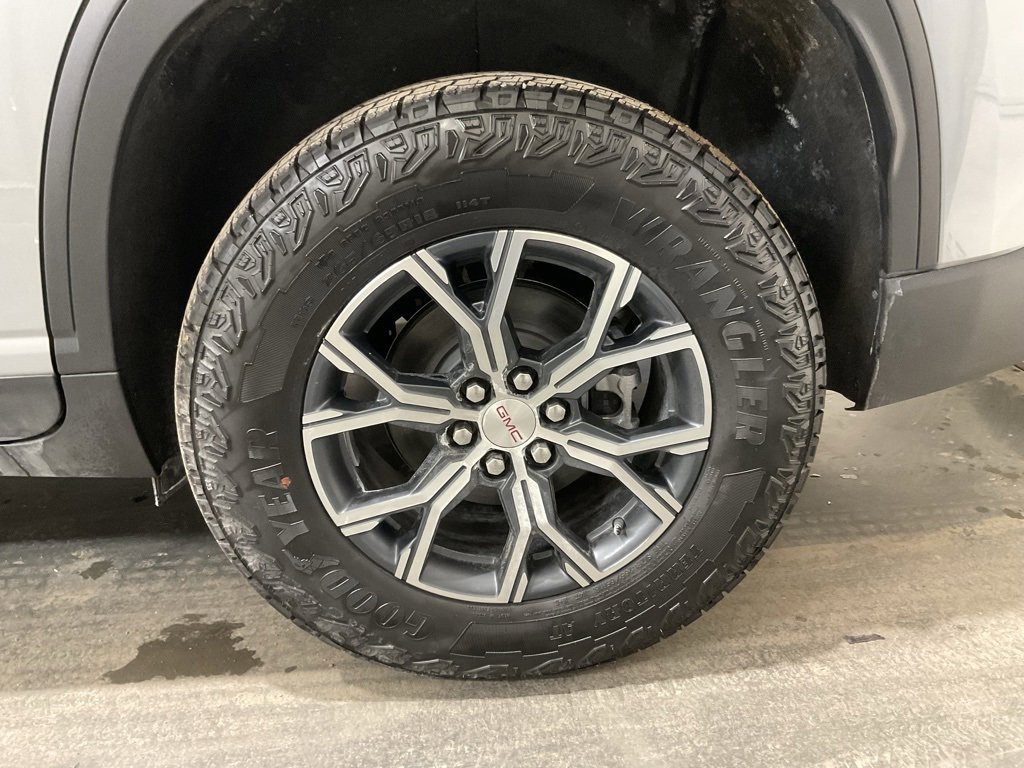 Used 2025 GMC Acadia AT4 w/ LPO, Floor Liner Package image 6