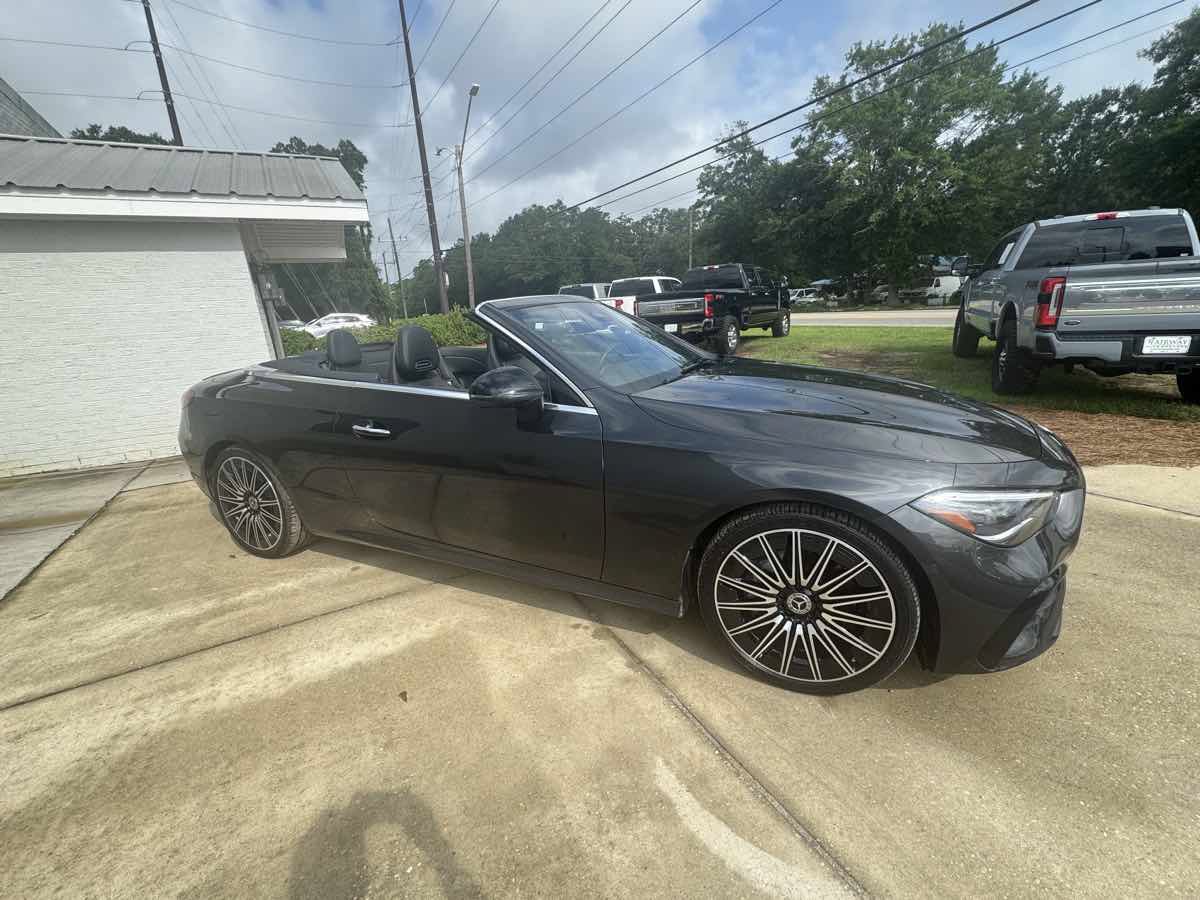 Used 2025 Mercedes-Benz CLE 300 4MATIC Cabriolet w/ Night Package image 4