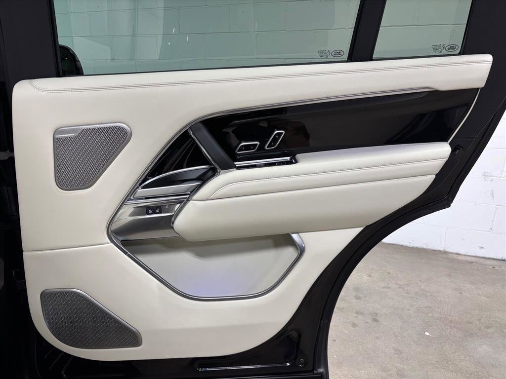 Used 2025 Land Rover Range Rover Long Wheelbase Autobiography image 38