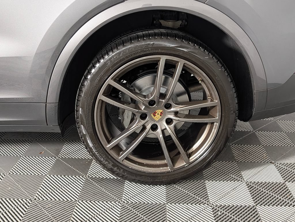 Certified 2021 Porsche Cayenne S AWD/4WD image 12
