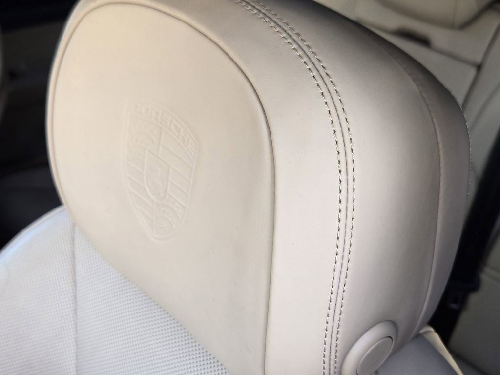 Used 2022 Porsche Cayenne image 16