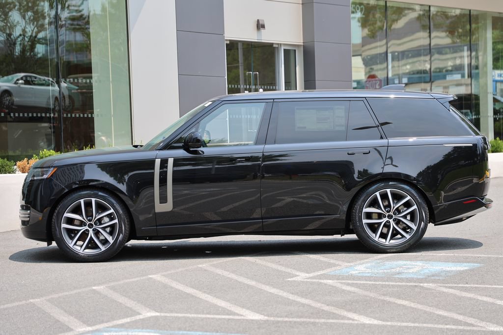 New 2026 Land Rover Range Rover Long Wheelbase SE AWD/4WD image 2
