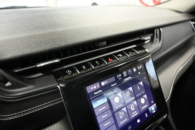 Used 2023 Jeep Grand Cherokee Laredo w/ Luxury Tech Group I AWD/4WD image 20